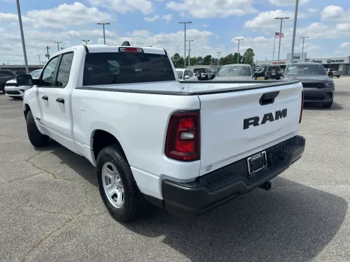 2025 Ram 1500 Tradesman photo 4