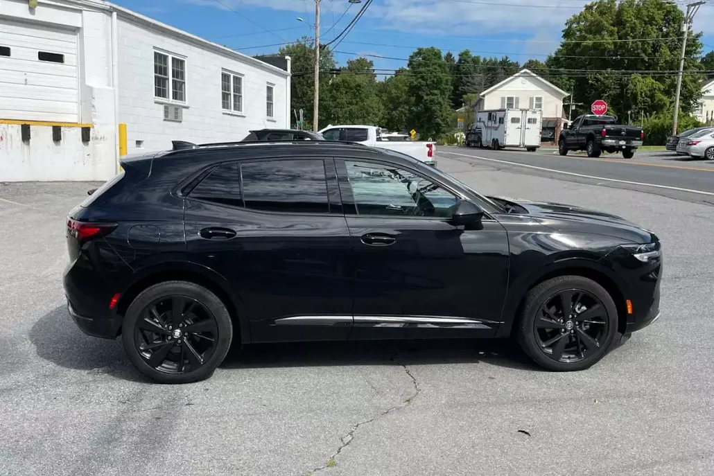 2023 Buick Envision Essence photo 1