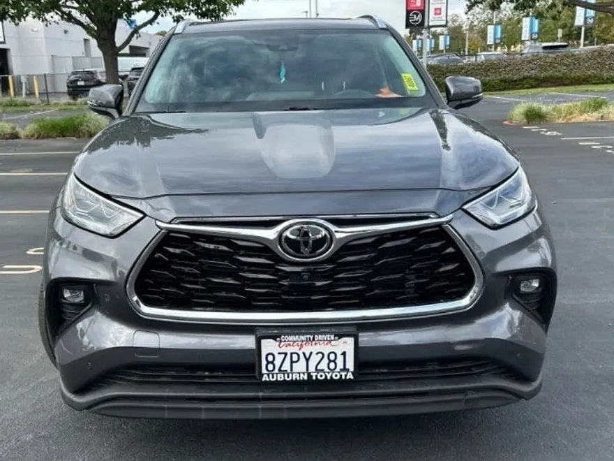 2022 Toyota Highlander Limited photo 1