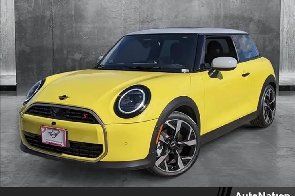 2025 Mini Cooper 2 Door Hardtop Iconic photo 1