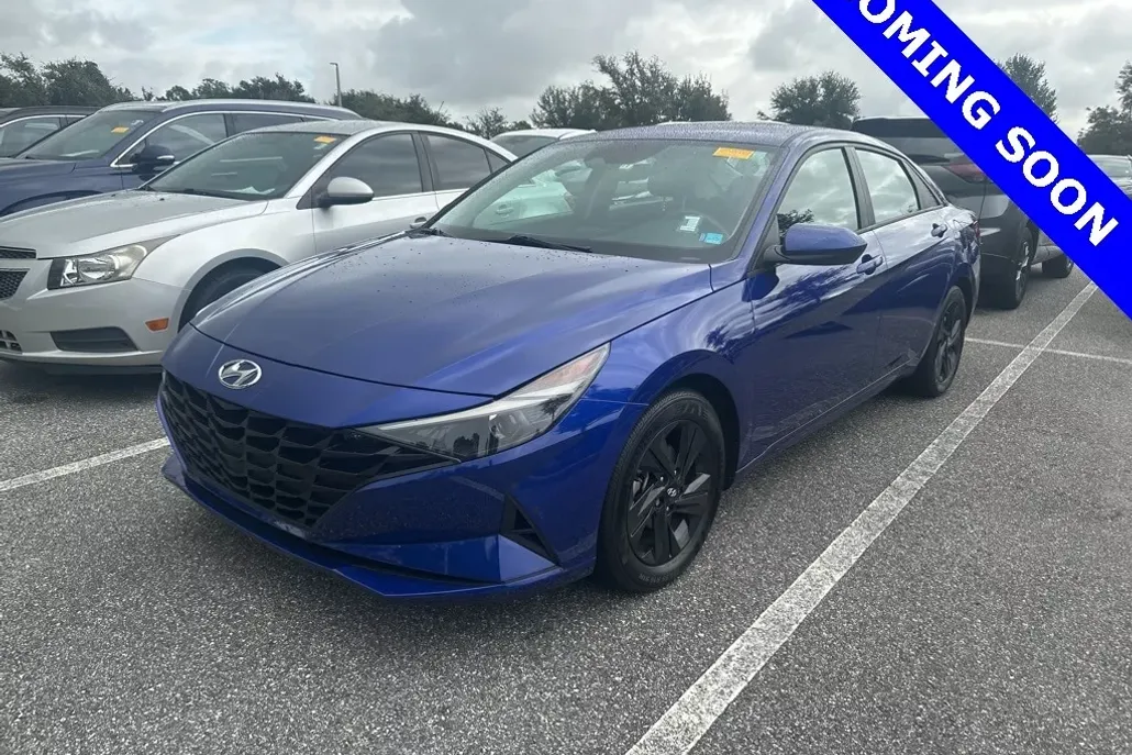 2022 Hyundai Elantra SEL photo 1