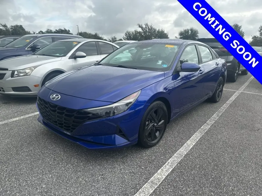 2022 Hyundai Elantra SEL photo 1