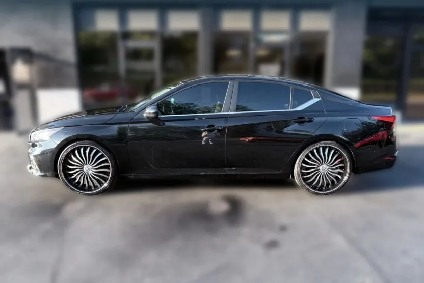 2020 Nissan Altima 2.5 SR photo 1