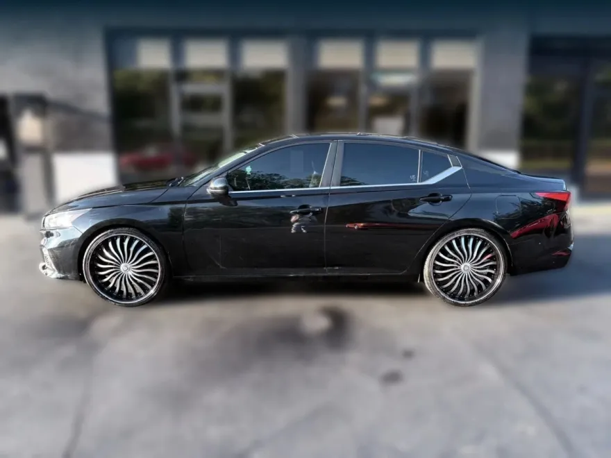 2020 Nissan Altima 2.5 SR photo 1