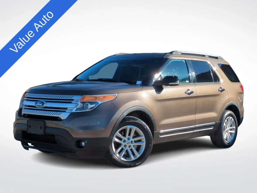 2015 Ford Explorer XLT photo 1