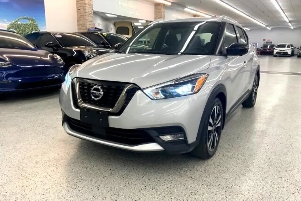 2020 Nissan Kicks SR photo 1