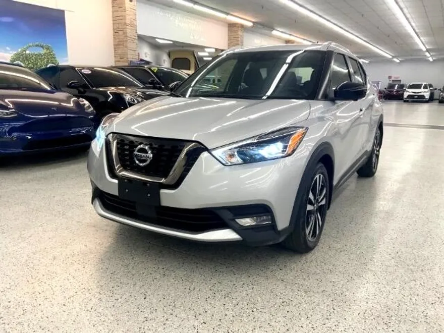 2020 Nissan Kicks SR photo 1