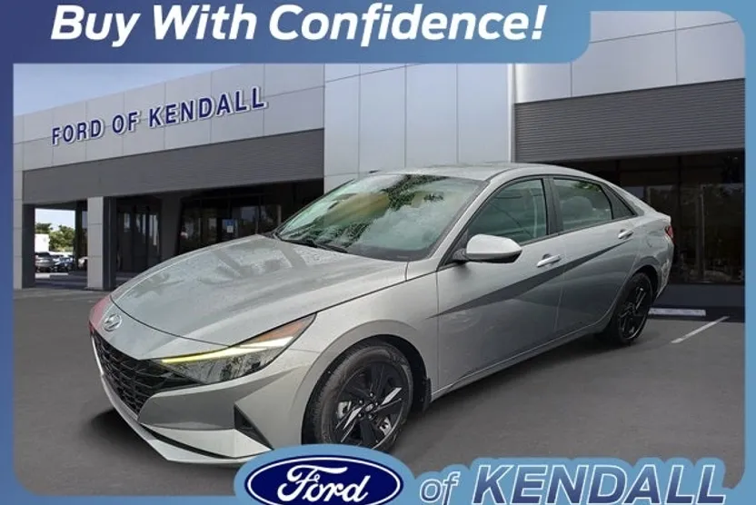 2022 Hyundai Elantra SEL Convenience photo 1