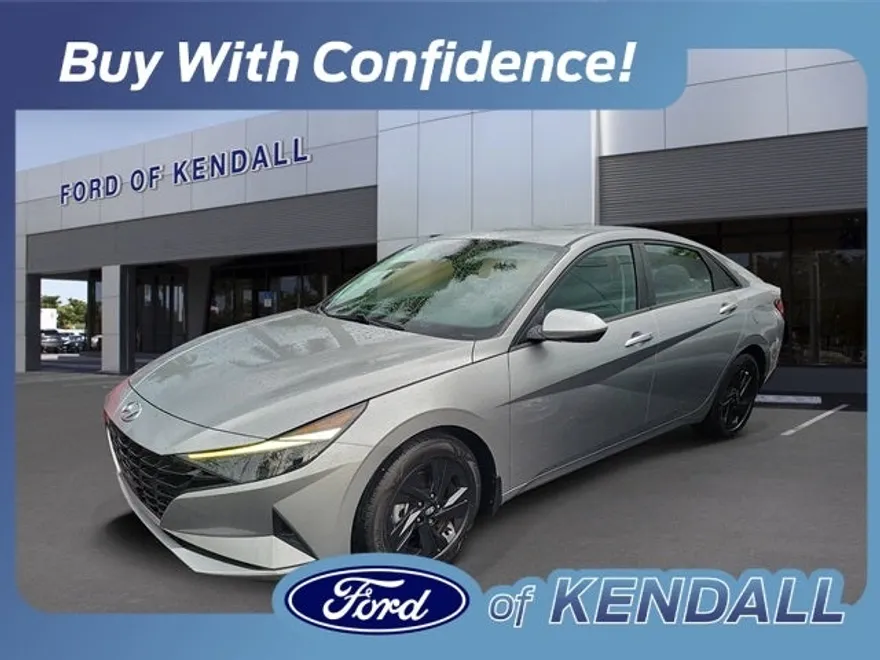 2022 Hyundai Elantra SEL Convenience photo 1