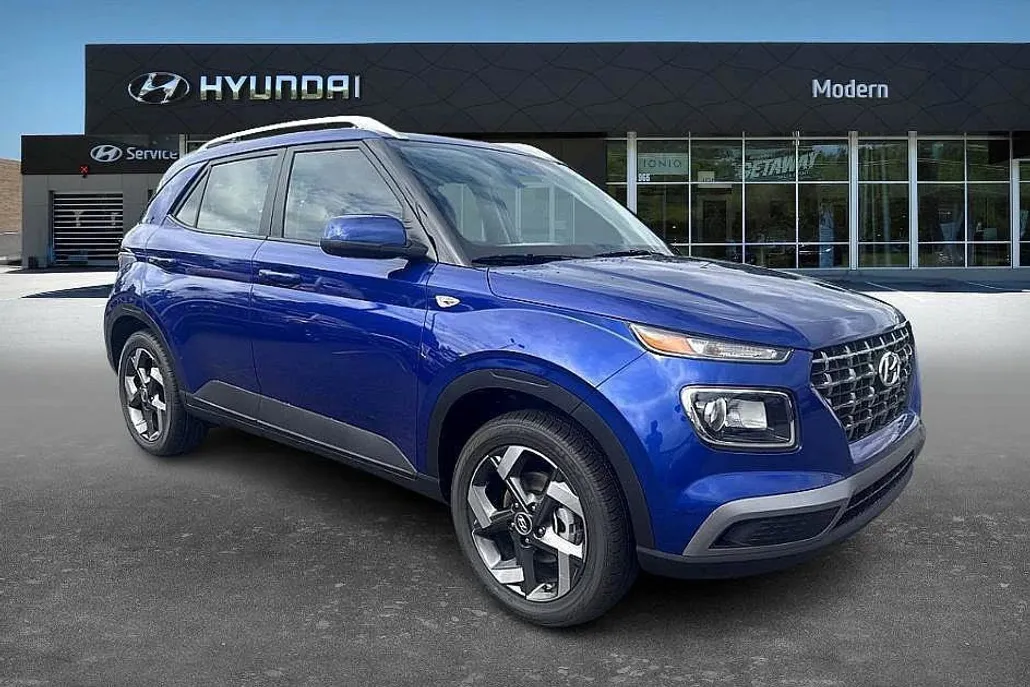 2025 Hyundai Venue SEL photo 1