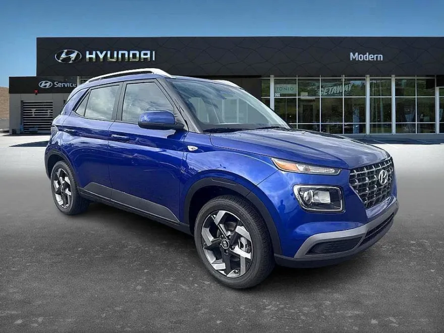 2025 Hyundai Venue SEL photo 1