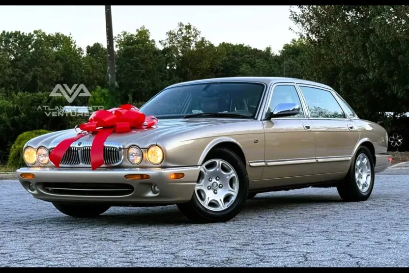 2002 Jaguar XJ Vanden Plas photo 1