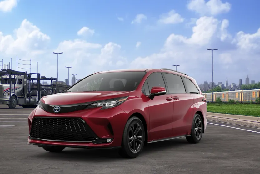 2025 Toyota Sienna XSE photo 1