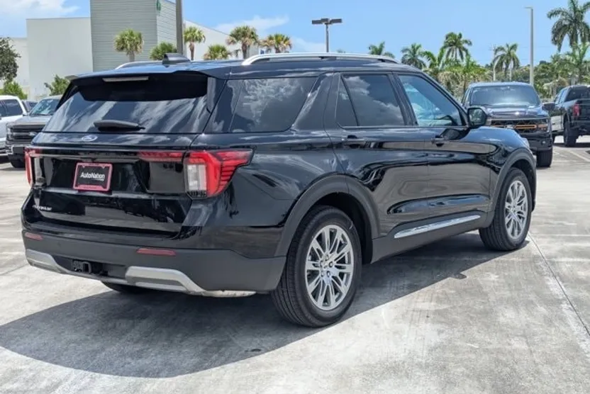 2025 Ford Explorer Platinum photo 1