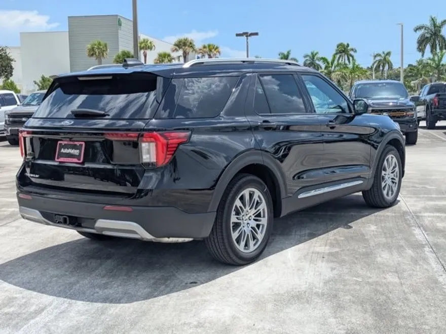 2025 Ford Explorer Platinum photo 1