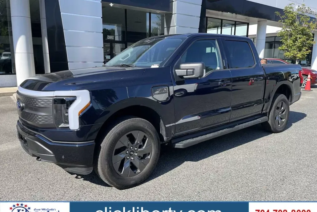 2023 Ford F-150 Lightning XLT photo 1