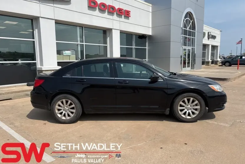 2012 Chrysler 200 Touring photo 1