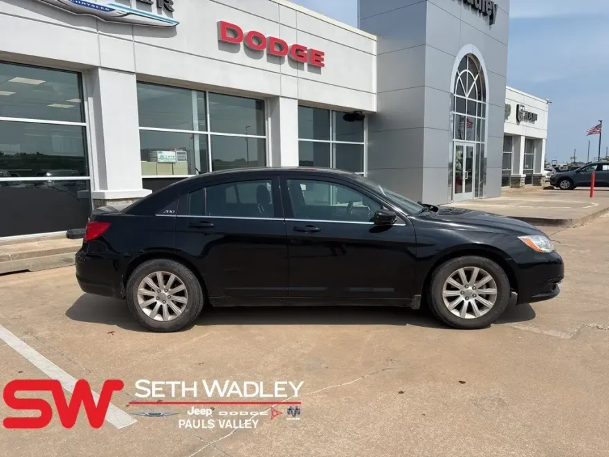 2012 Chrysler 200 Touring photo 1