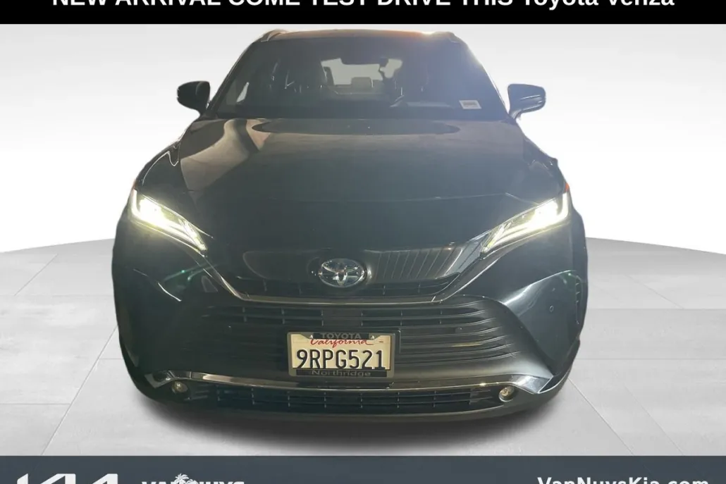2024 Toyota Venza XLE photo 1