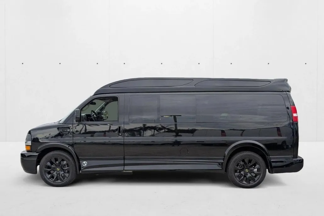 2025 Chevrolet Express Cargo 2500 photo 1
