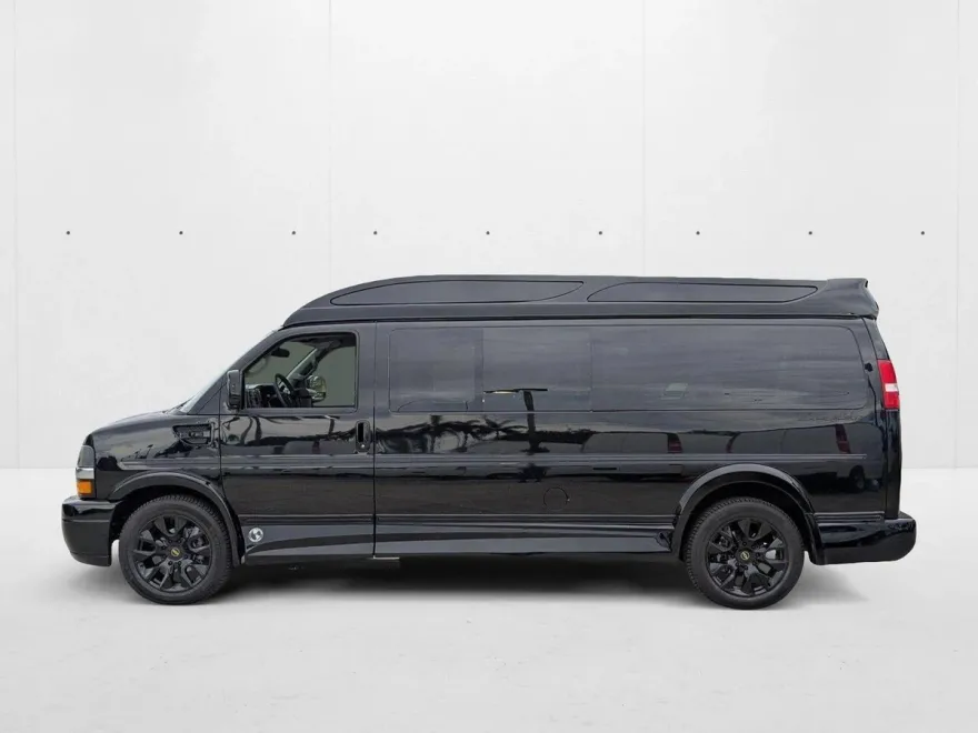 2025 Chevrolet Express Cargo 2500 photo 1