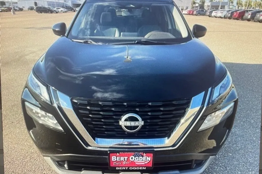 2023 Nissan Rogue SV photo 1