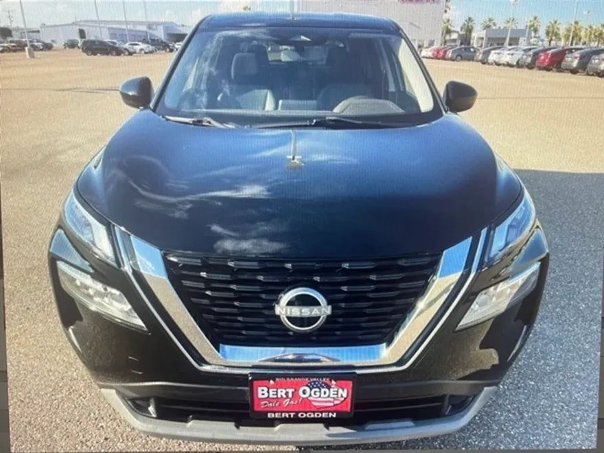 2023 Nissan Rogue SV photo 1