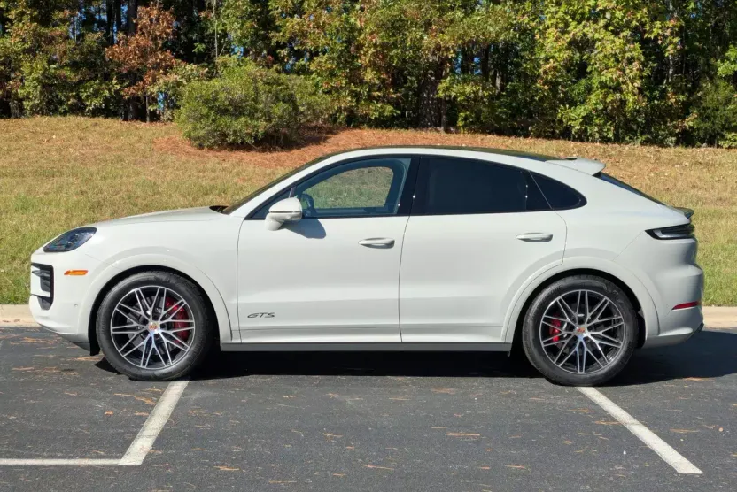 2025 Porsche Cayenne GTS Coupe photo 1