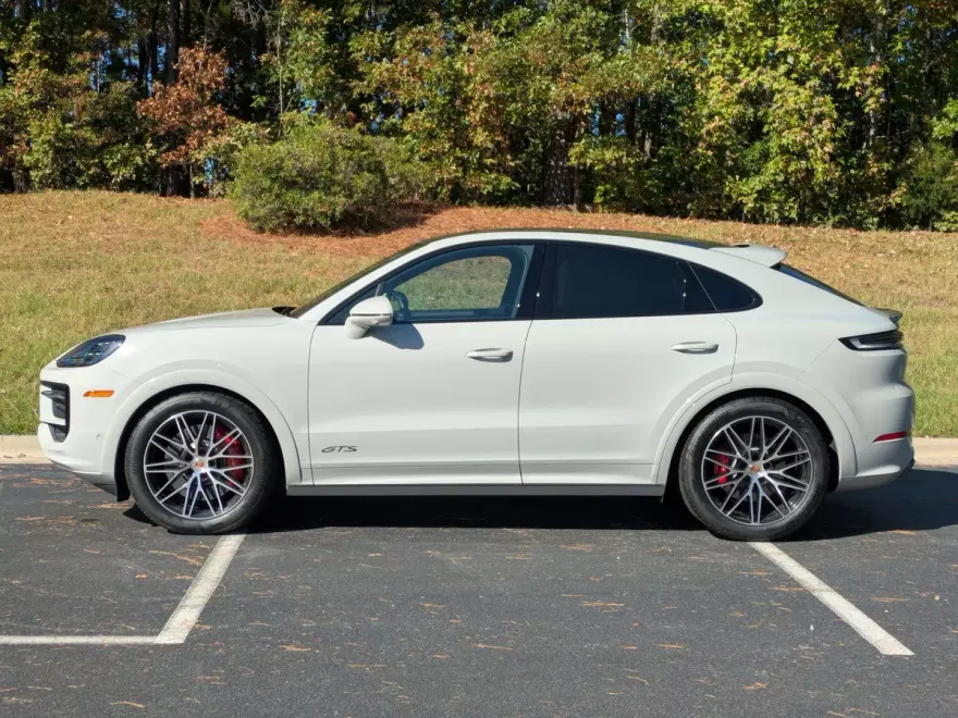 2025 Porsche Cayenne GTS Coupe photo 1