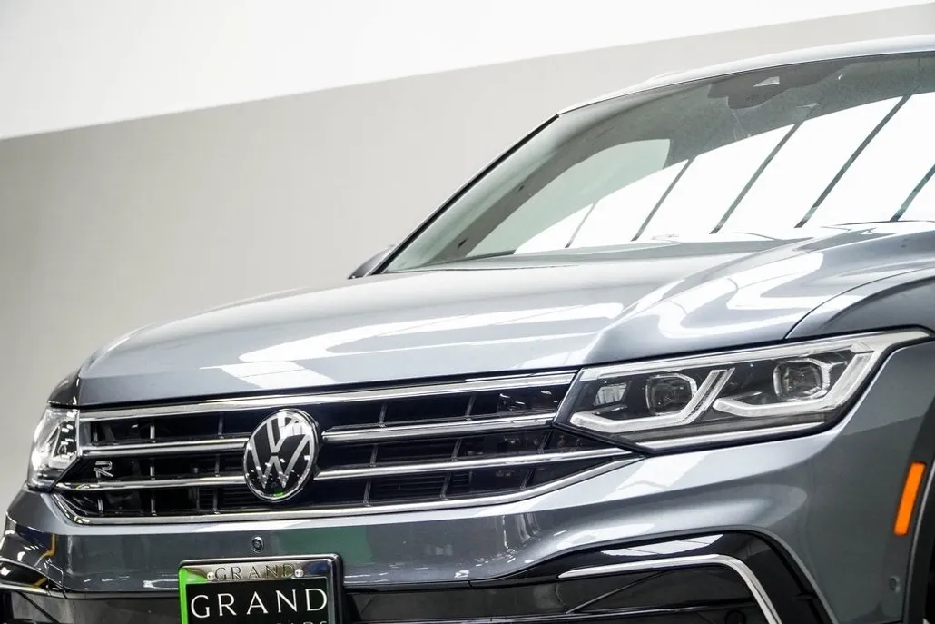 2022 Volkswagen Tiguan SEL Premium R-Line photo 1
