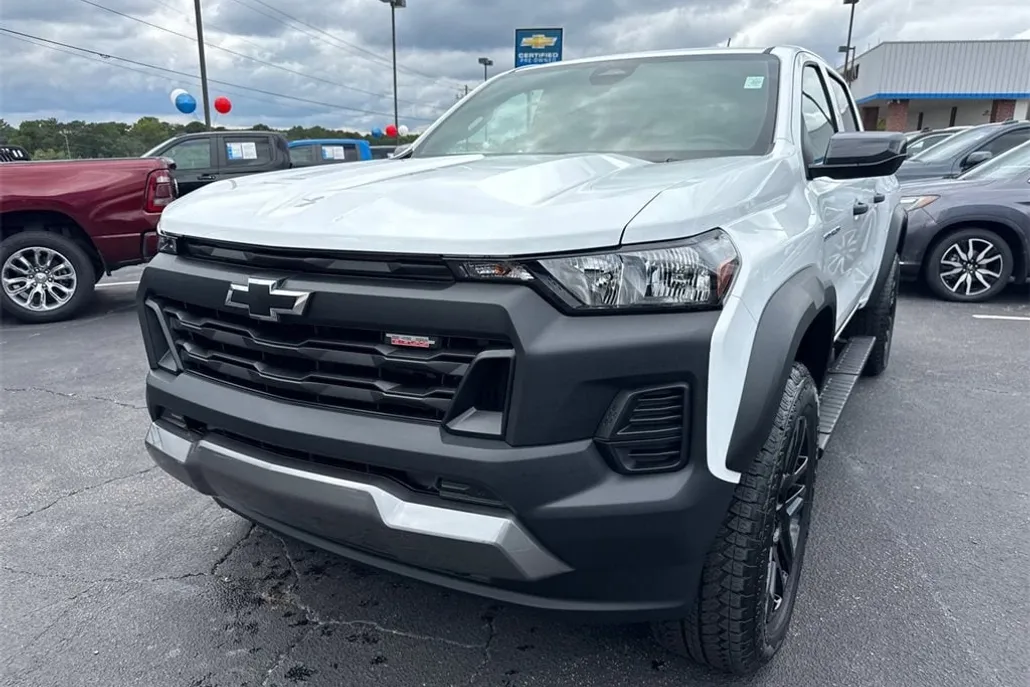 2025 Chevrolet Colorado Trail Boss photo 1