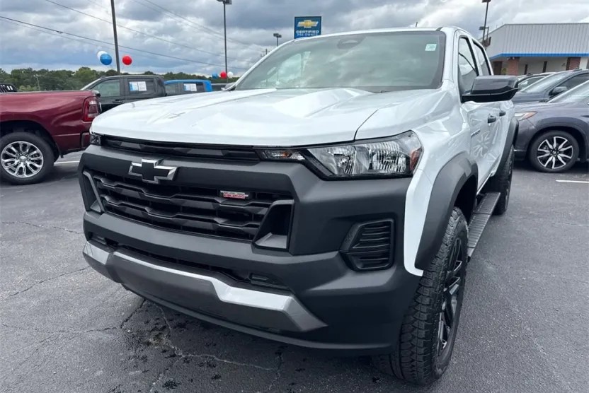 2025 Chevrolet Colorado Trail Boss photo 1