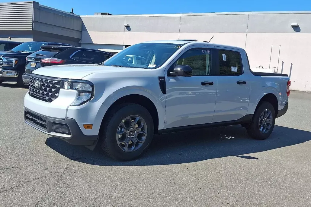 2025 Ford Maverick XLT photo 1