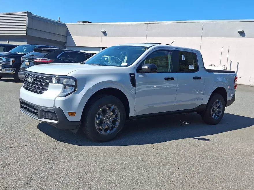 2025 Ford Maverick XLT photo 1