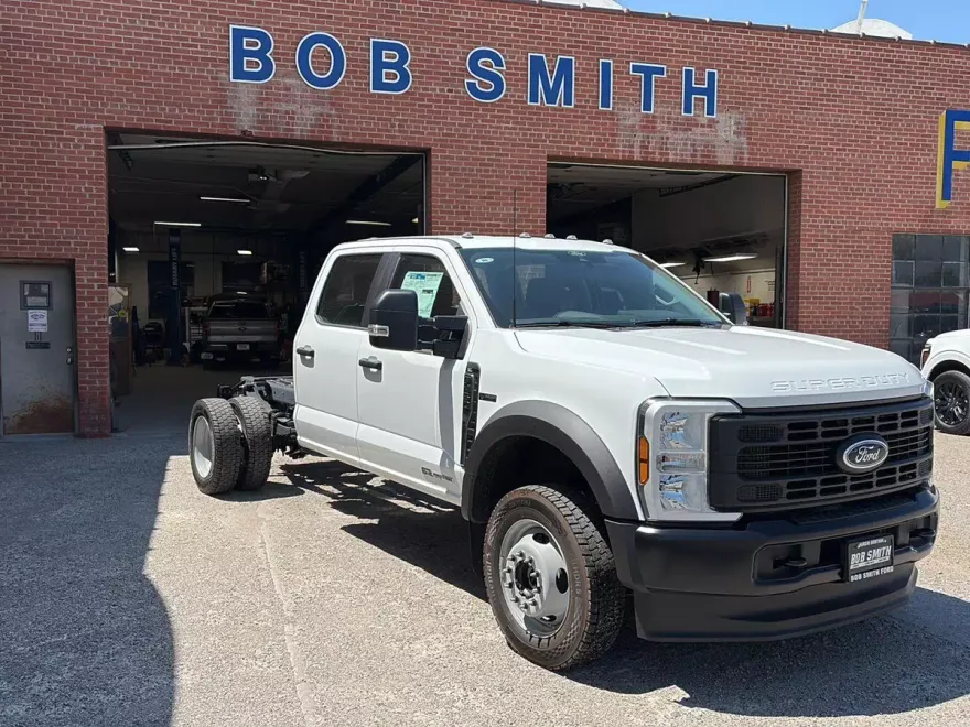 2025 Ford F-450 photo 1