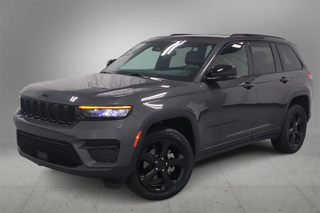 2023 Jeep Grand Cherokee Altitude photo 1
