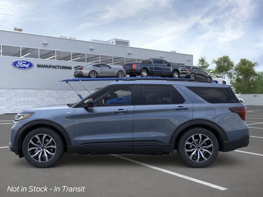 2025 Ford Explorer ST-Line photo 1