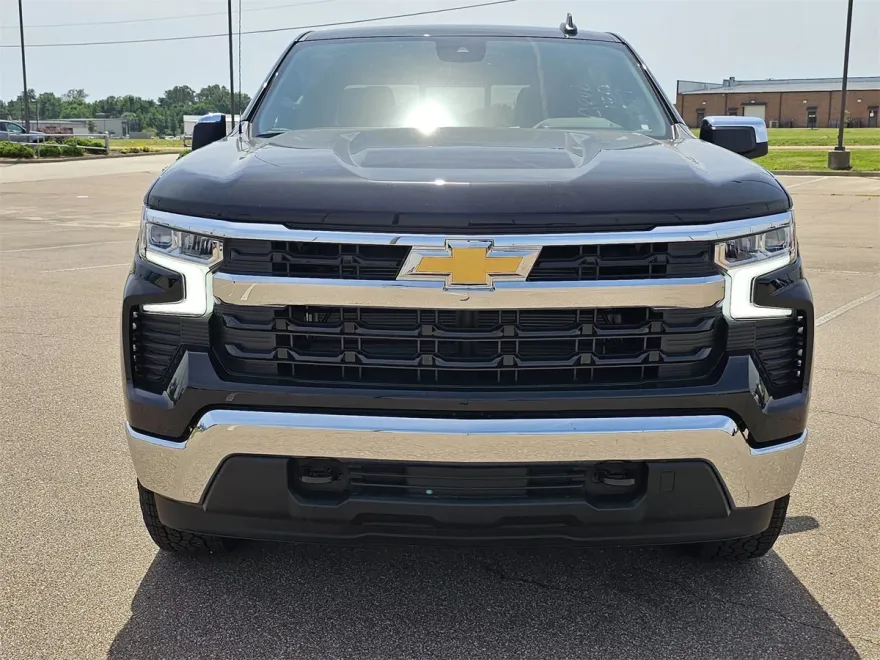 2025 Chevrolet Silverado 1500 LT photo 1