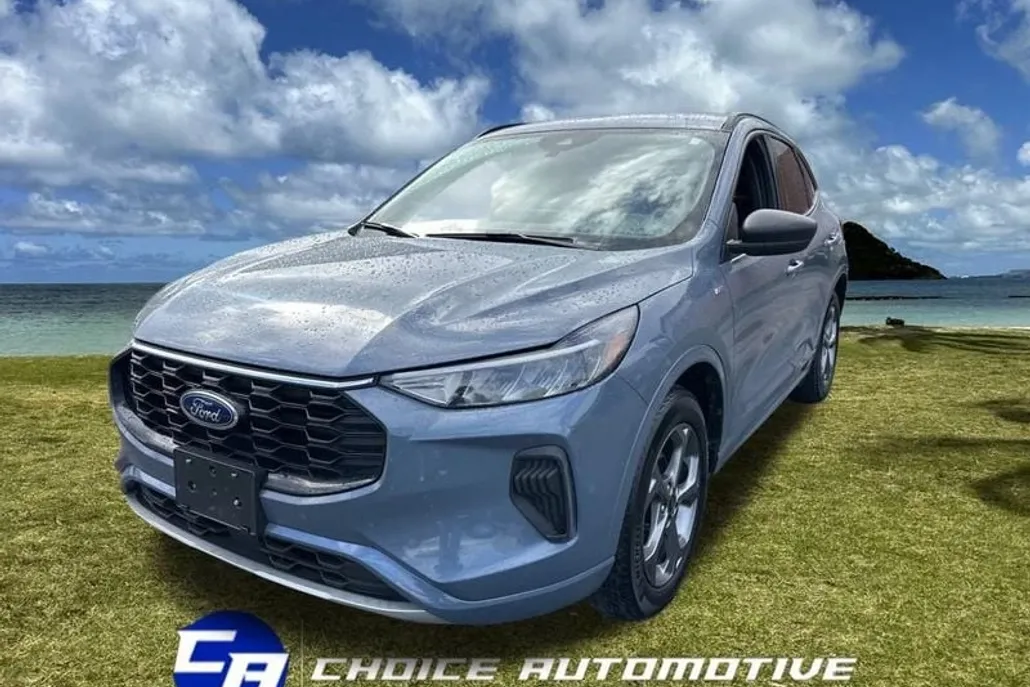 2023 Ford Escape ST-Line photo 1