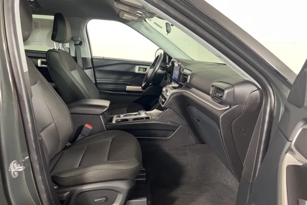 2022 Ford Explorer XLT photo 1
