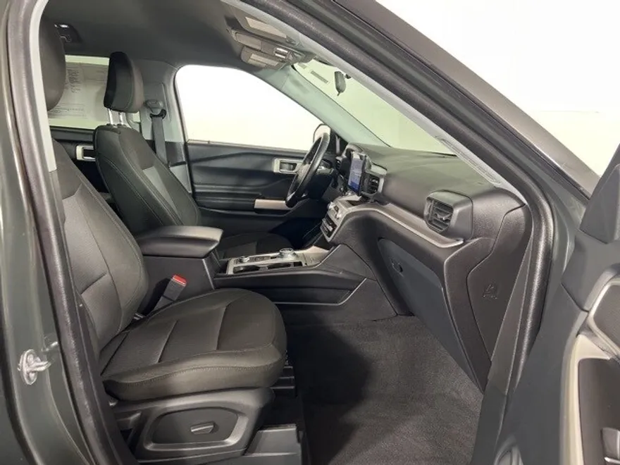 2022 Ford Explorer XLT photo 1