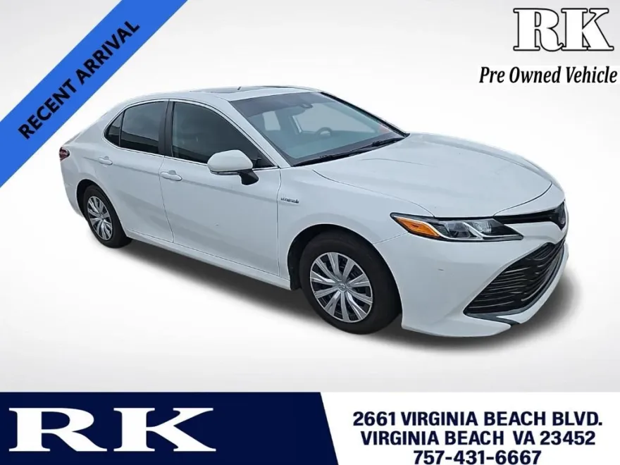 2019 Toyota Camry LE Hybrid photo 1