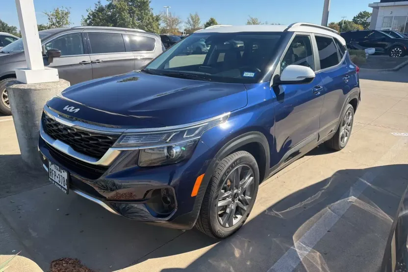 2022 Kia Seltos S photo 1