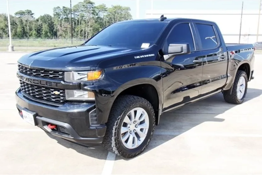 2021 Chevrolet Silverado Custom photo 1