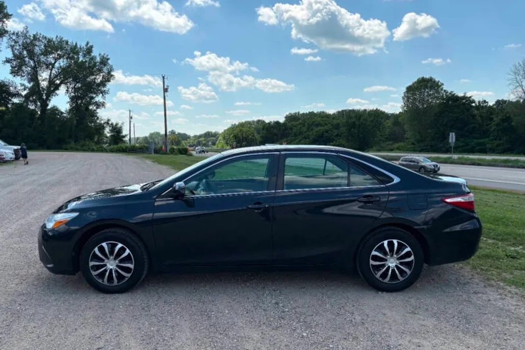 2017 Toyota Camry XLE XSE photo 1