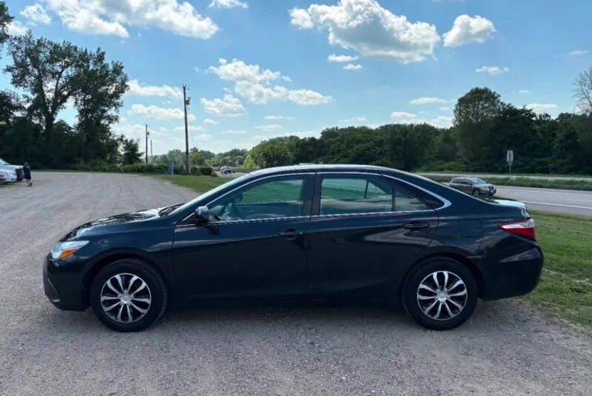 2017 Toyota Camry XLE XSE photo 1