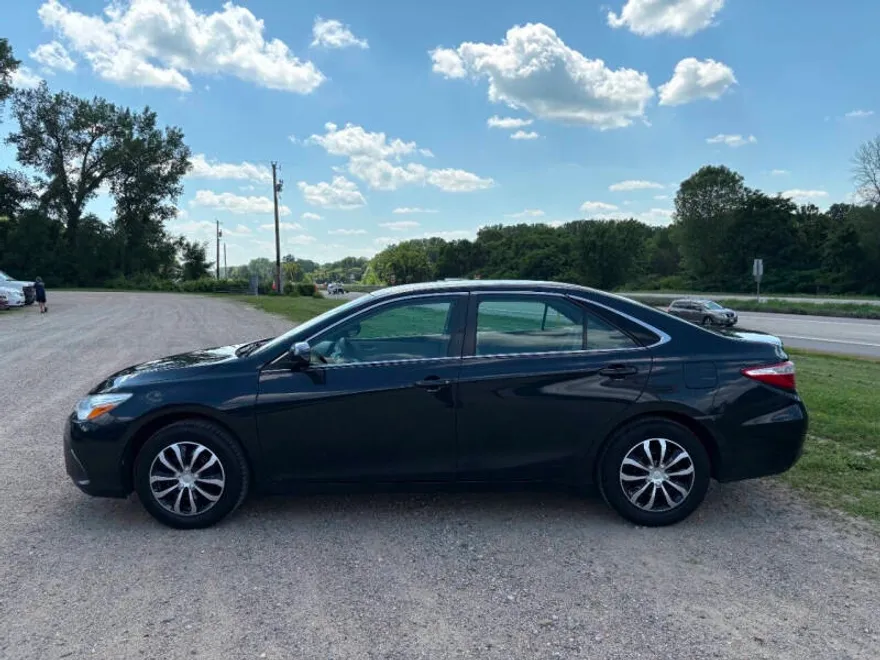 2017 Toyota Camry XLE XSE photo 1