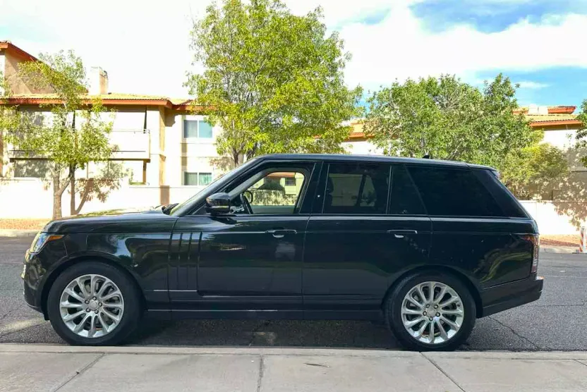 2016 Land Rover Range Rover HSE photo 1