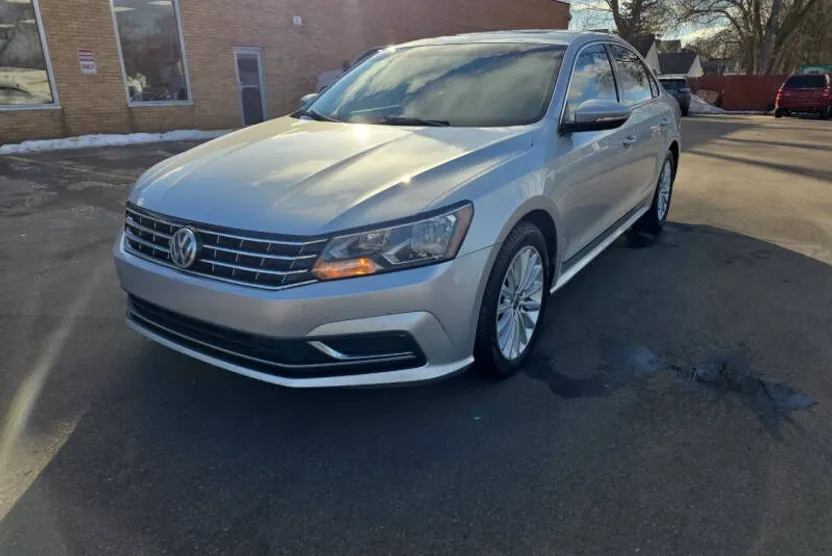 2016 Volkswagen Passat SE photo 1