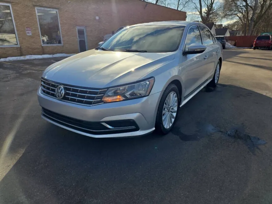 2016 Volkswagen Passat SE photo 1